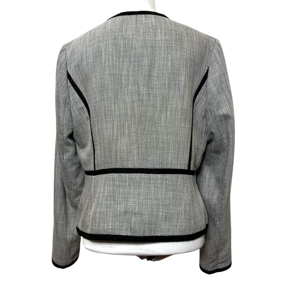 Welcome to my closet! - Picture 3 of 11